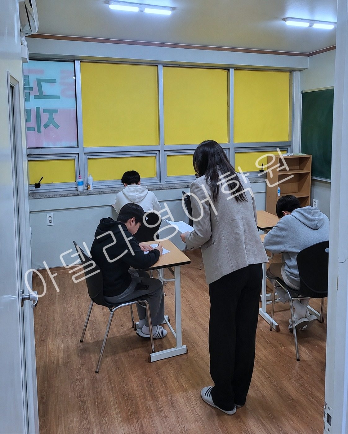 이곡동 성서 영어 기초 순서 쌓기 학원 추천 기준 관련 수업과 피드백 장면